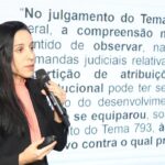 Nathália Catão palestra no V Encontro da Jovem Advocacia
